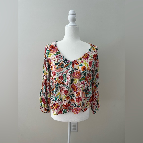 Long-Sleeve V-Neck Crinkled Boho Top- Medium - Picture 2 of 10